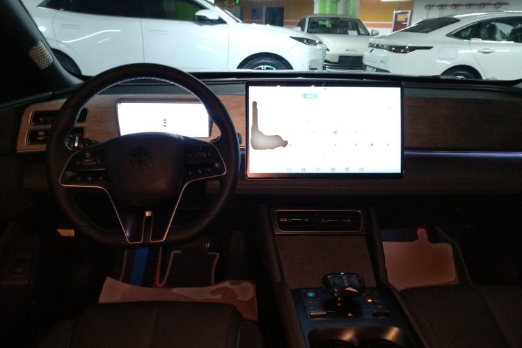 Used BYD Qin L 2024 DM-i 120KM Excellence Model Center Console