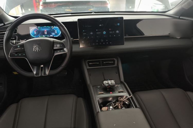 Used BYD Qin L 2024 DM-i 120KM Beyond Model Center Console