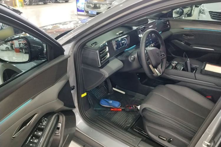 Used BYD Qin L 2024 DM-i 120KM Excellence Model Driver Seat