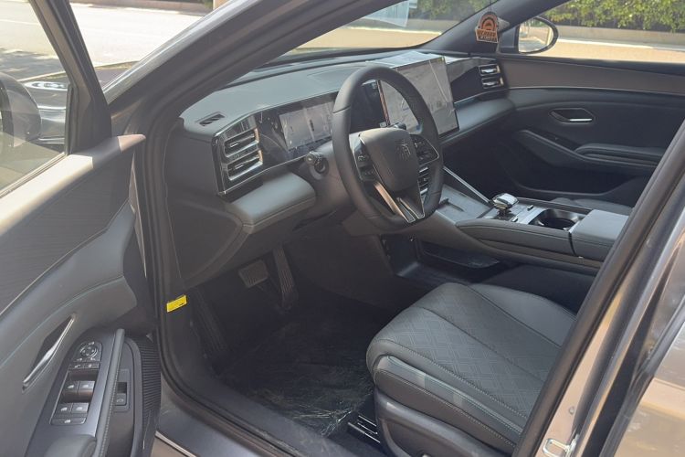 Used BYD Qin L 2024 DM-i 120KM Excellence Model Driver Seat