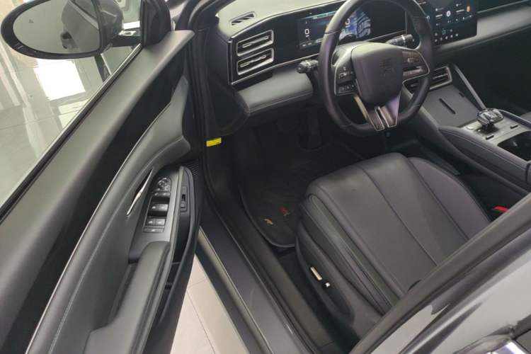 Used BYD Qin L 2024 DM-i 120KM Beyond Model Driver Seat