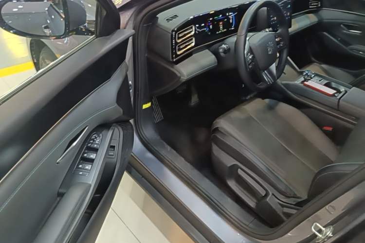 Used BYD Qin L 2024 DM-i 80KM Leading Model Driver Seat