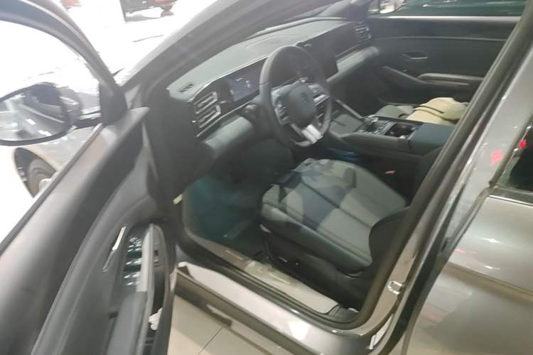 Used BYD Qin L 2024 DM-i 120KM Leading Model Driver Seat