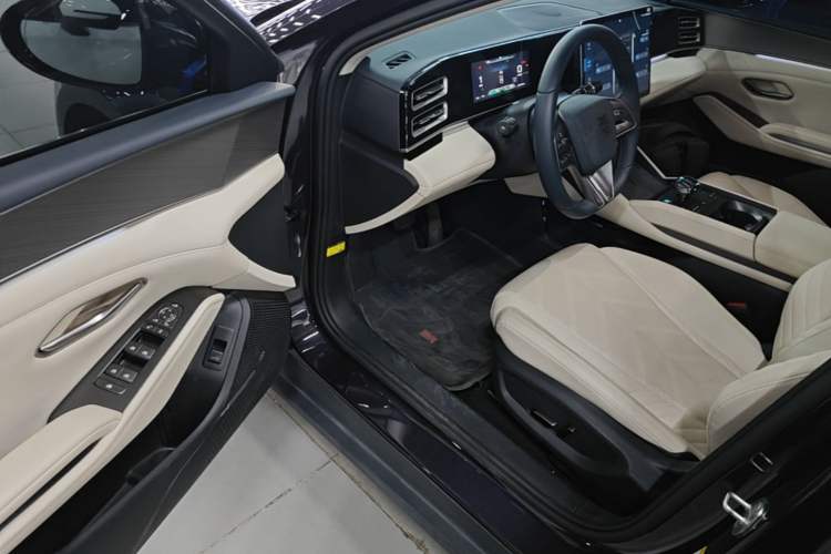 Used BYD Qin L 2024 DM-i 120KM Excellence Model Driver Seat