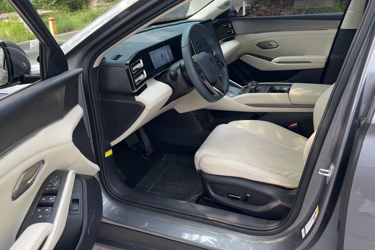 Used BYD Qin L 2024 DM-i 120KM Excellence Model Driver Seat