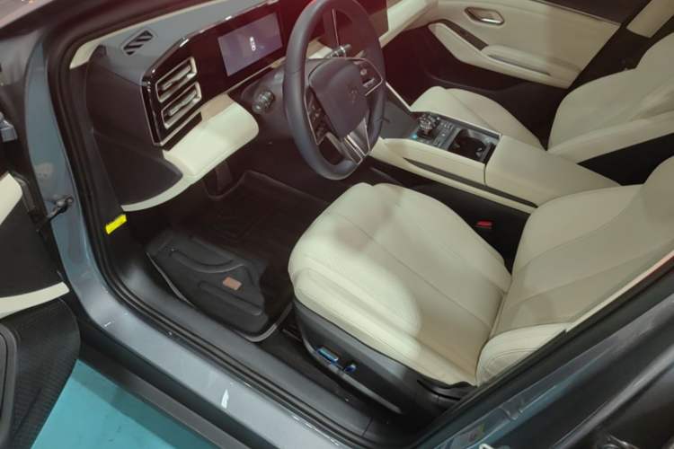 Used BYD Qin L 2024 DM-i 80KM Beyond Model Driver Seat