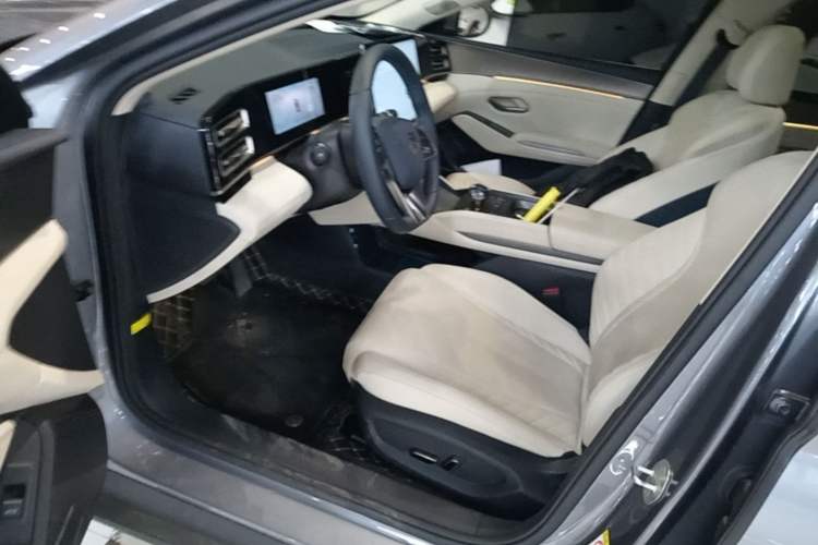 Used BYD Qin L 2024 DM-i 120KM Excellence Model Driver Seat