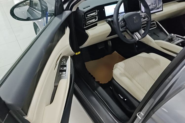 Used BYD Qin L 2024 DM-i 120KM Beyond Model Driver Seat