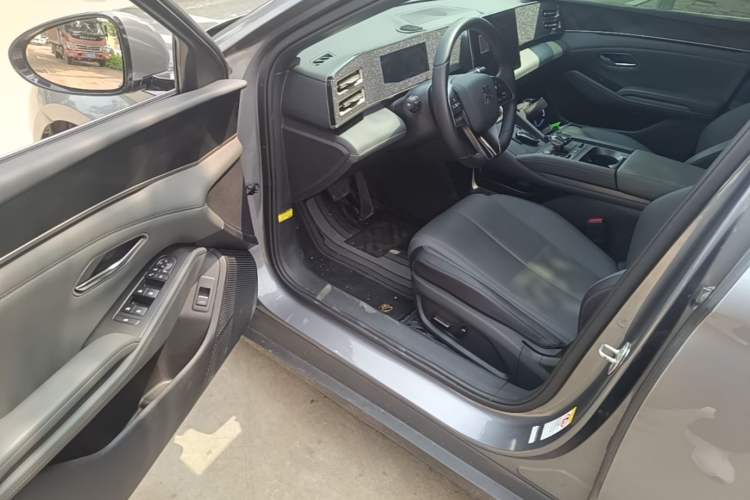 Used BYD Qin L 2024 DM-i 120KM Leading Model Driver Seat