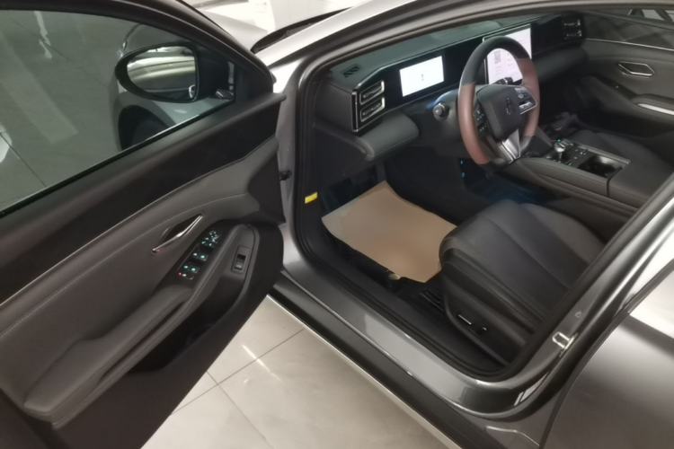 Used BYD Qin L 2024 DM-i 80KM Beyond Model Driver Seat