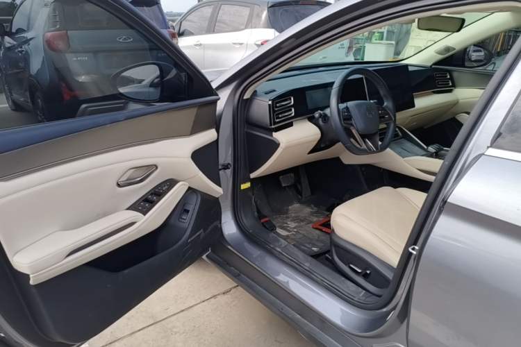 Used BYD Qin L 2024 DM-i 120KM Excellence Model Driver Seat