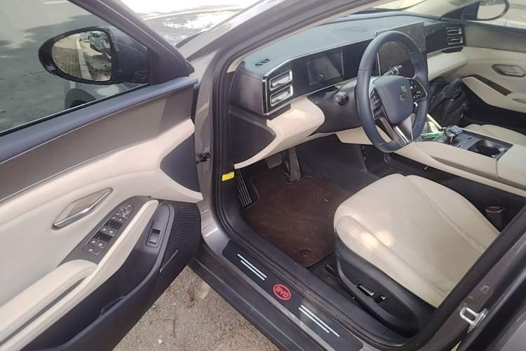 Used BYD Qin L 2024 DM-i 120KM Excellence Model Driver Seat