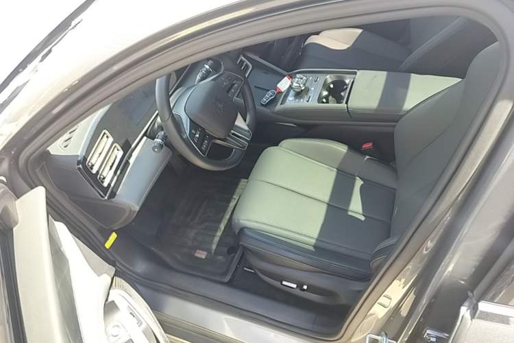 Used BYD Qin L 2024 DM-i 120KM Beyond Model Driver Seat