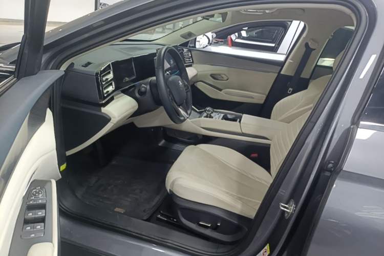 Used BYD Qin L 2024 DM-i 120KM Excellence Model Driver Seat