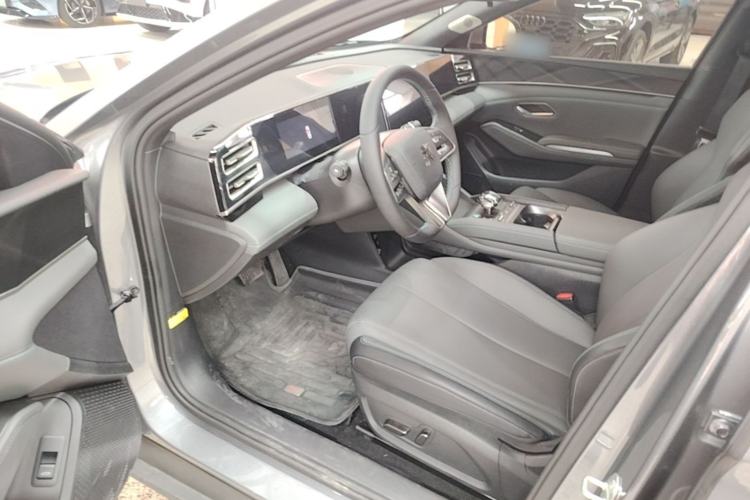 Used BYD Qin L 2024 DM-i 80KM Beyond Model Driver Seat