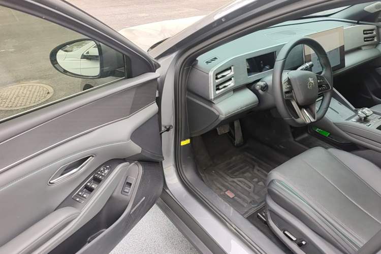 Used BYD Qin L 2024 DM-i 120KM Excellence Model Driver Seat