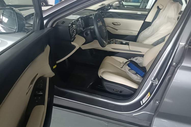Used BYD Qin L 2024 DM-i 120KM Beyond Model Driver Seat