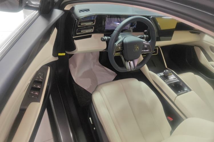 Used BYD Qin L 2024 DM-i 80KM Beyond Model Driver Seat