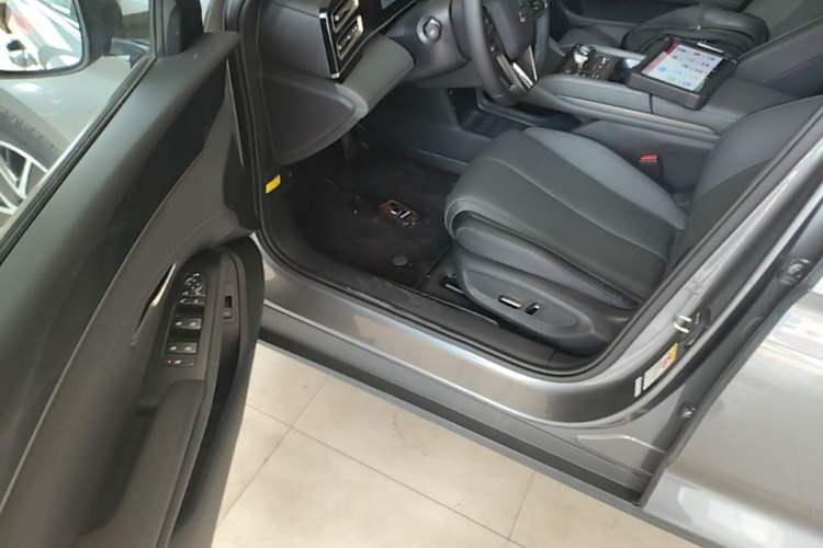 Used BYD Qin L 2024 DM-i 120KM Beyond Model Driver Seat