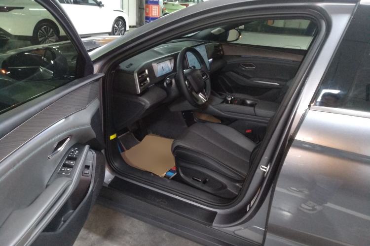 Used BYD Qin L 2024 DM-i 120KM Excellence Model Driver Seat