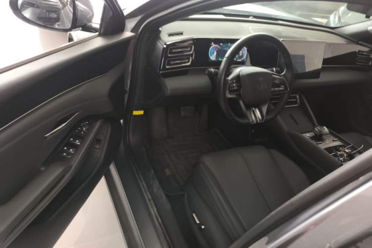 Used BYD Qin L 2024 DM-i 120KM Beyond Model Driver Seat