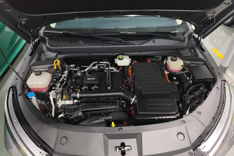 Used BYD Qin L 2024 DM-i 80KM Beyond Model Engine Bay