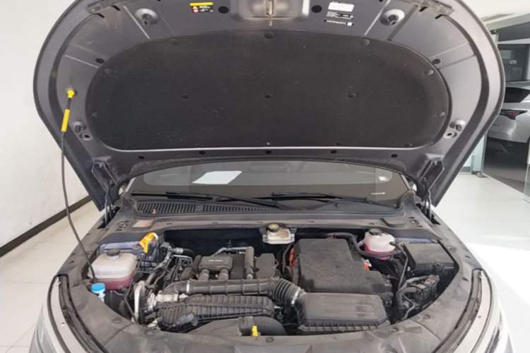 Used BYD Qin L 2024 DM-i 80KM Leading Model Engine Bay