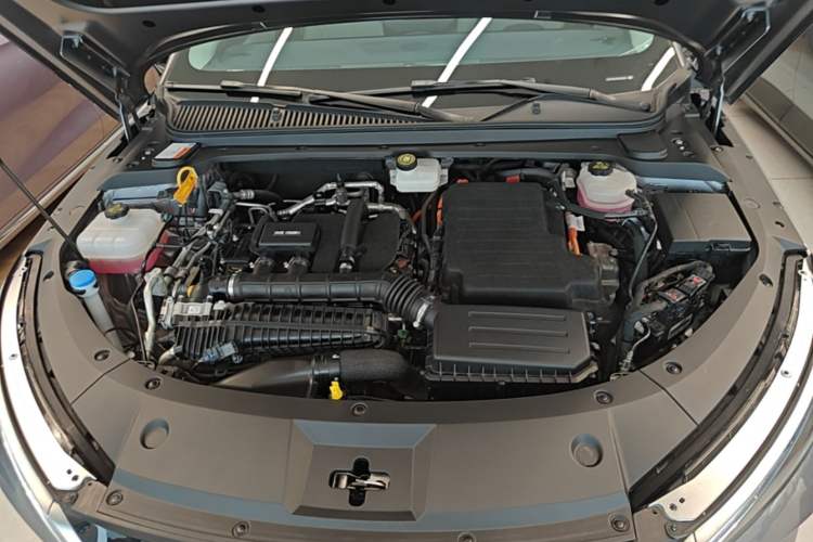 Used BYD Qin L 2024 DM-i 80KM Leading Model Engine Bay