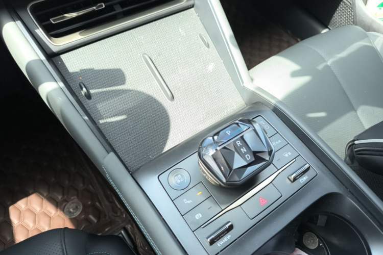 Used BYD Qin L 2024 DM-i 120KM Beyond Model Gear Lever