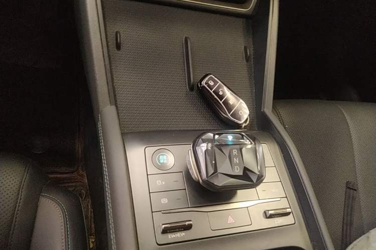 Used BYD Qin L 2024 DM-i 80KM Leading Model Gear Lever