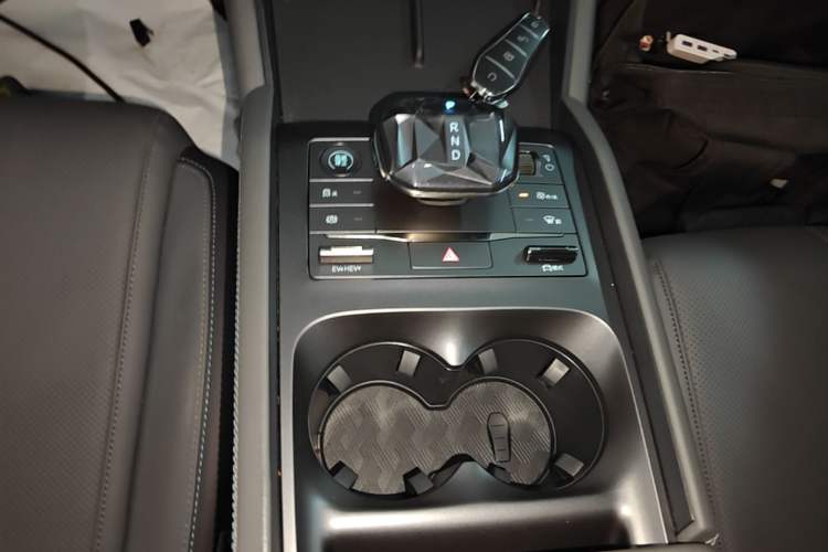 Used BYD Qin L 2024 DM-i 120KM Leading Model Gear Lever