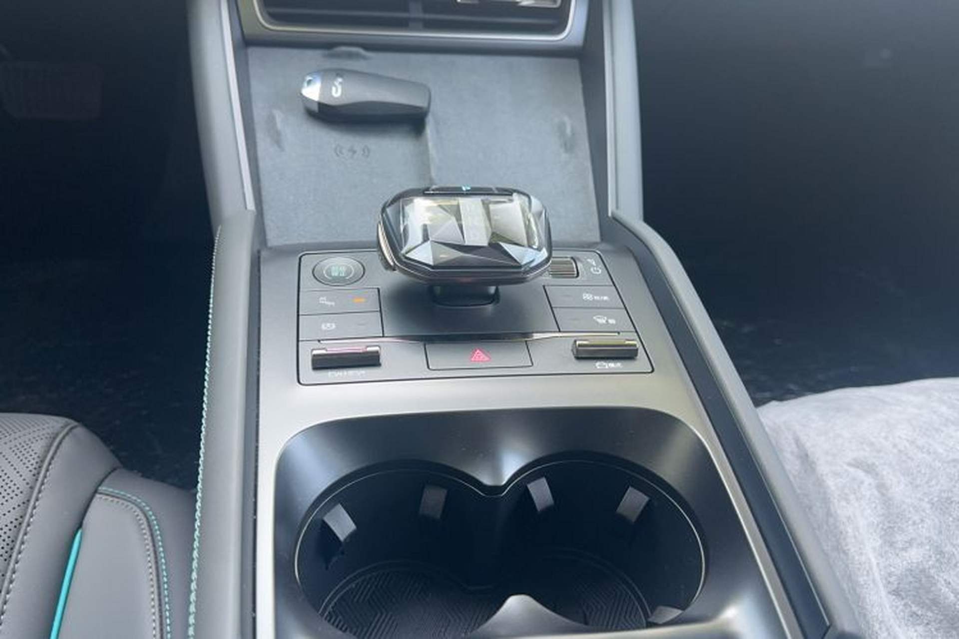 Used BYD Qin L 2024 DM-i 120KM Excellence Model Gear Lever