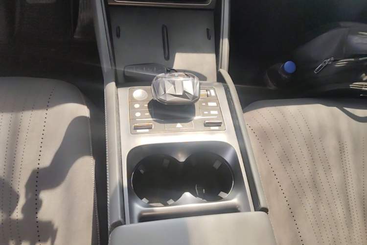 Used BYD Qin L 2024 DM-i 80KM Leading Model Gear Lever