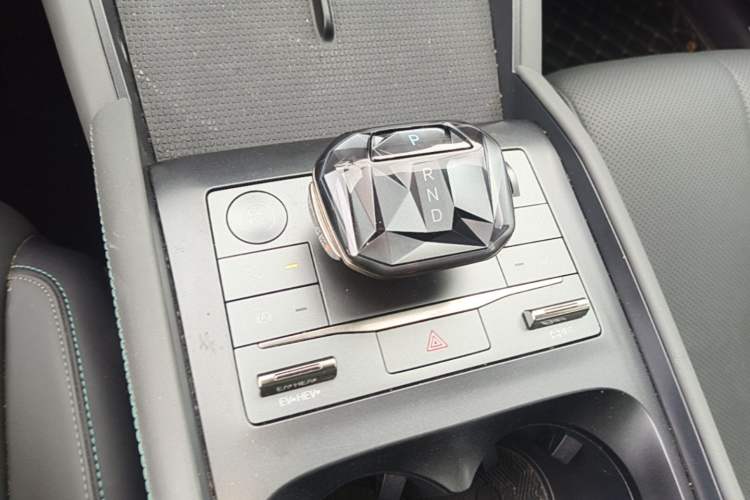 Used BYD Qin L 2024 DM-i 120KM Beyond Model Gear Lever