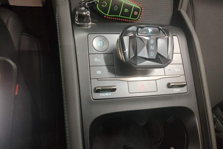Used BYD Qin L 2024 DM-i 120KM Leading Model Gear Lever