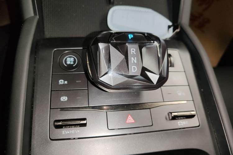 Used BYD Qin L 2024 DM-i 80KM Beyond Model Gear Lever