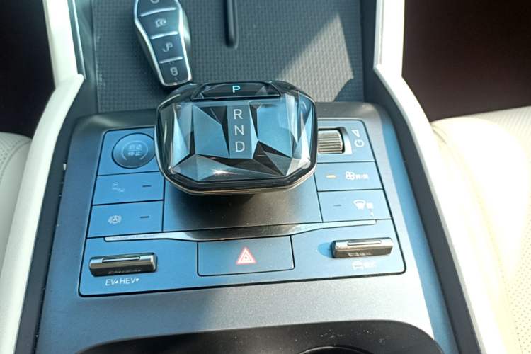 Used BYD Qin L 2024 DM-i 120KM Beyond Model Gear Lever