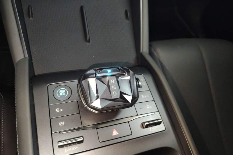 Used BYD Qin L 2024 DM-i 120KM Leading Model Gear Lever