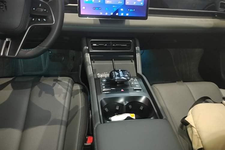 Used BYD Qin L 2024 DM-i 120KM Leading Model Gear Lever