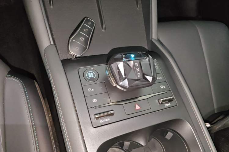 Used BYD Qin L 2024 DM-i 120KM Leading Model Gear Lever