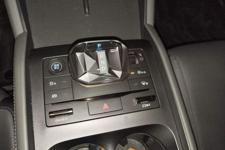 Used BYD Qin L 2024 DM-i 120KM Leading Model Gear Lever