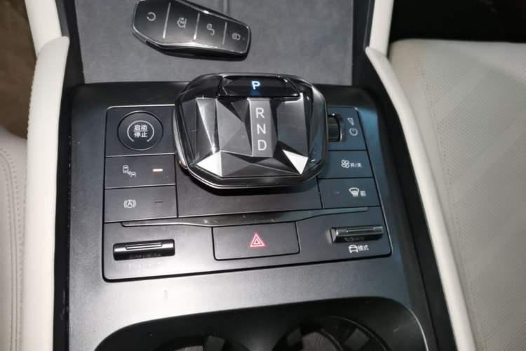 Used BYD Qin L 2024 DM-i 120KM Excellence Model Gear Lever