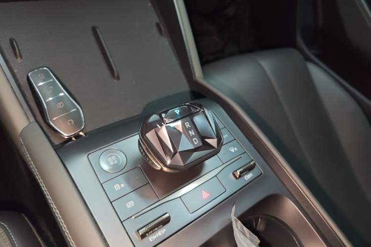 Used BYD Qin L 2024 DM-i 80KM Beyond Model Gear Lever
