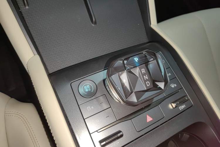 Used BYD Qin L 2024 DM-i 80KM Beyond Model Gear Lever