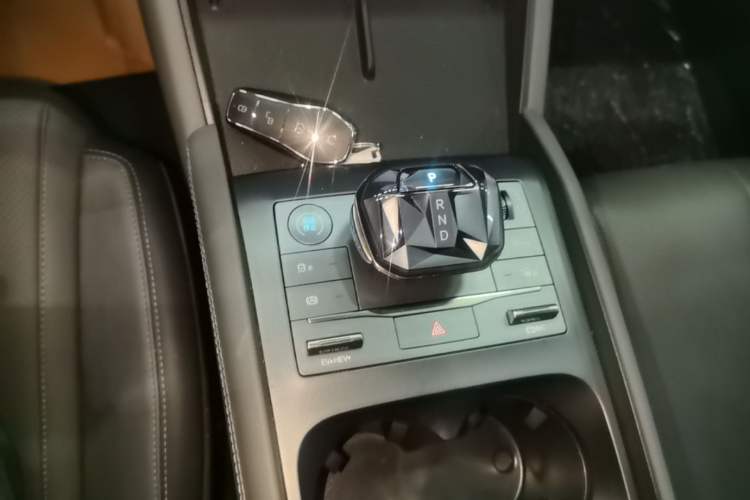 Used BYD Qin L 2024 DM-i 120KM Leading Model Gear Lever