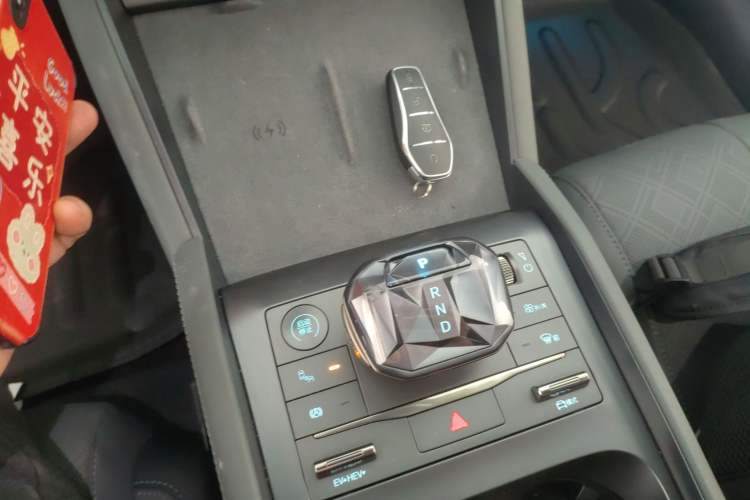 Used BYD Qin L 2024 DM-i 120KM Excellence Model Gear Lever