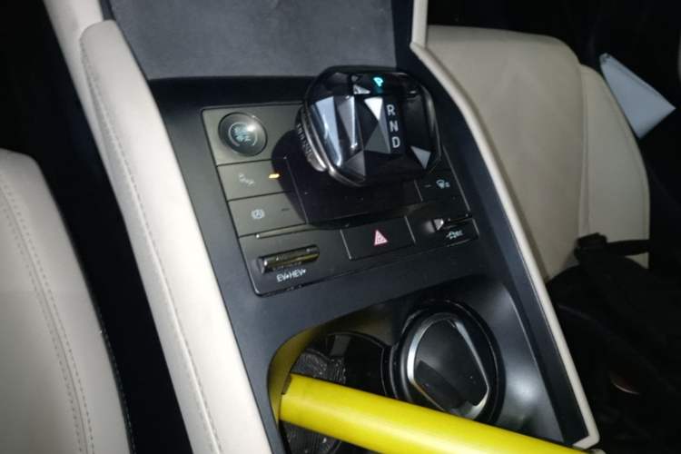 Used BYD Qin L 2024 DM-i 120KM Excellence Model Gear Lever