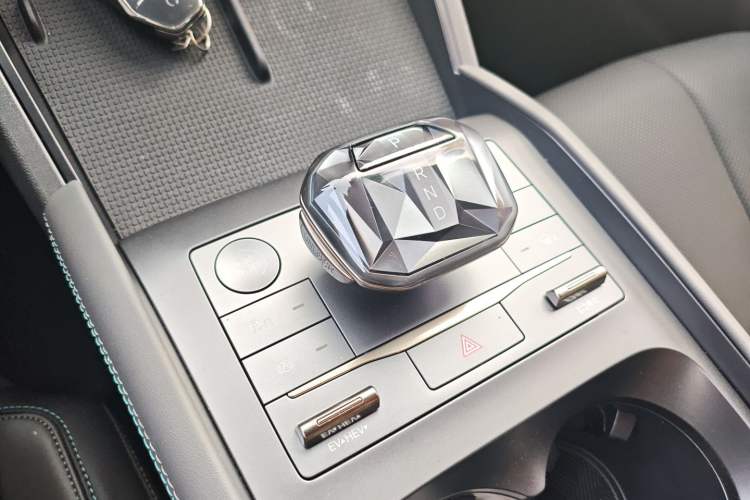 Used BYD Qin L 2024 DM-i 80KM Leading Model Gear Lever
