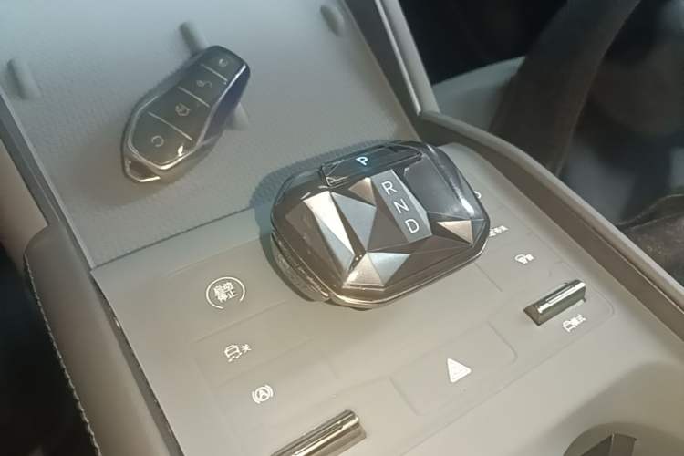 Used BYD Qin L 2024 DM-i 120KM Leading Model Gear Lever