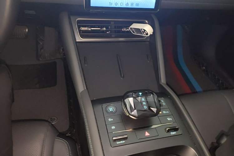 Used BYD Qin L 2024 DM-i 120KM Leading Model Gear Lever